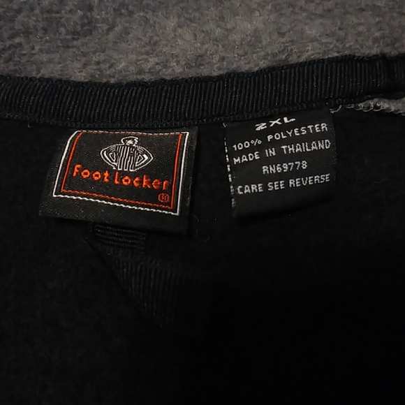Foot Locker black and gray 1/4 zip fleece size 2XL - Picture 2 of 3